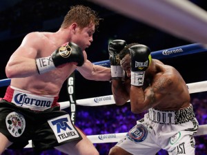 CANELO GOLPEA A TROUT