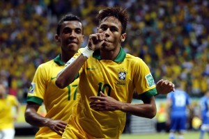 si-neymar-pone-el-2-1-con-gol-de-tiro-libre-0