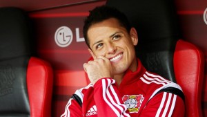 MJH623. Leverkusen (Germany), 12/09/2015.- Leverkusen's Javier Hernandez, also known as 'Chicharito', sits on the bench during the German Bundesliga soccer match between Bayer Leverkusen and Darmstadt 98 in Leverkusen, Germany, 12 September 2015. (Alemania) EFE/EPA/MAJA HITIJ (EMBARGO CONDITIONS - ATTENTION: Due to the accreditation guidelines, the DFL only permits the publication and utilisation of up to 15 pictures per match on the internet and in online media during the match.)